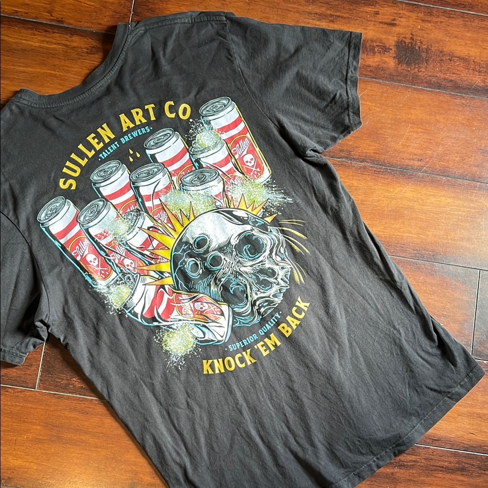 Buckle Black Graphic Tee